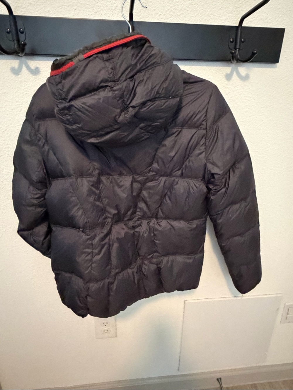Eddie Bauer women Down Puffer Jacket in Black with Red Trim